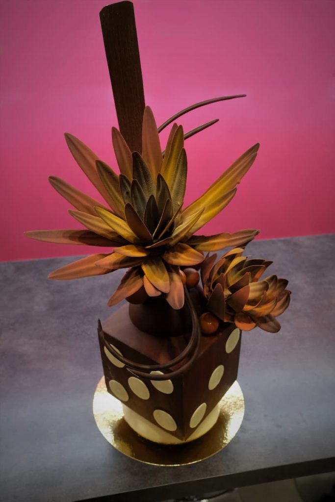 Pièce artistique chocolat fleur Fannyetlachocolaterie